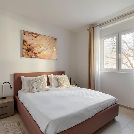 Regalia Suites - Free Parking Лугано Экстерьер фото