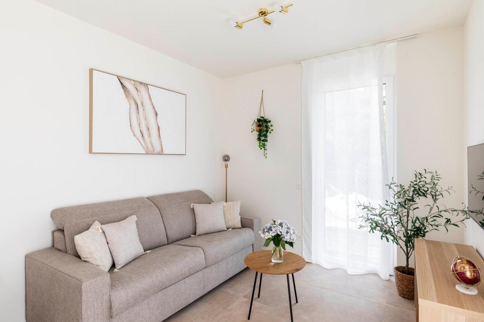 Regalia Suites - Free Parking Лугано Экстерьер фото