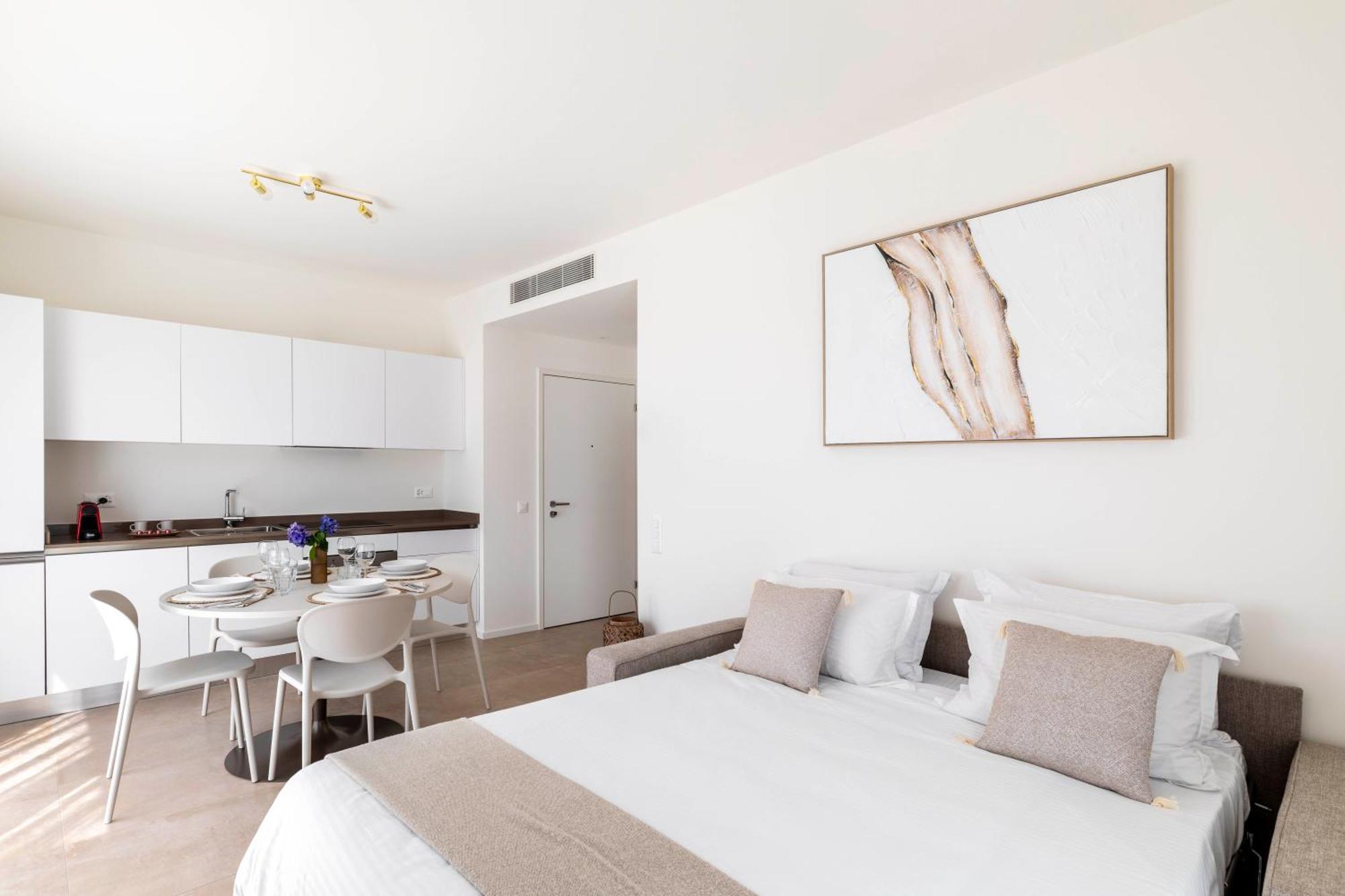 Regalia Suites - Free Parking Лугано Экстерьер фото