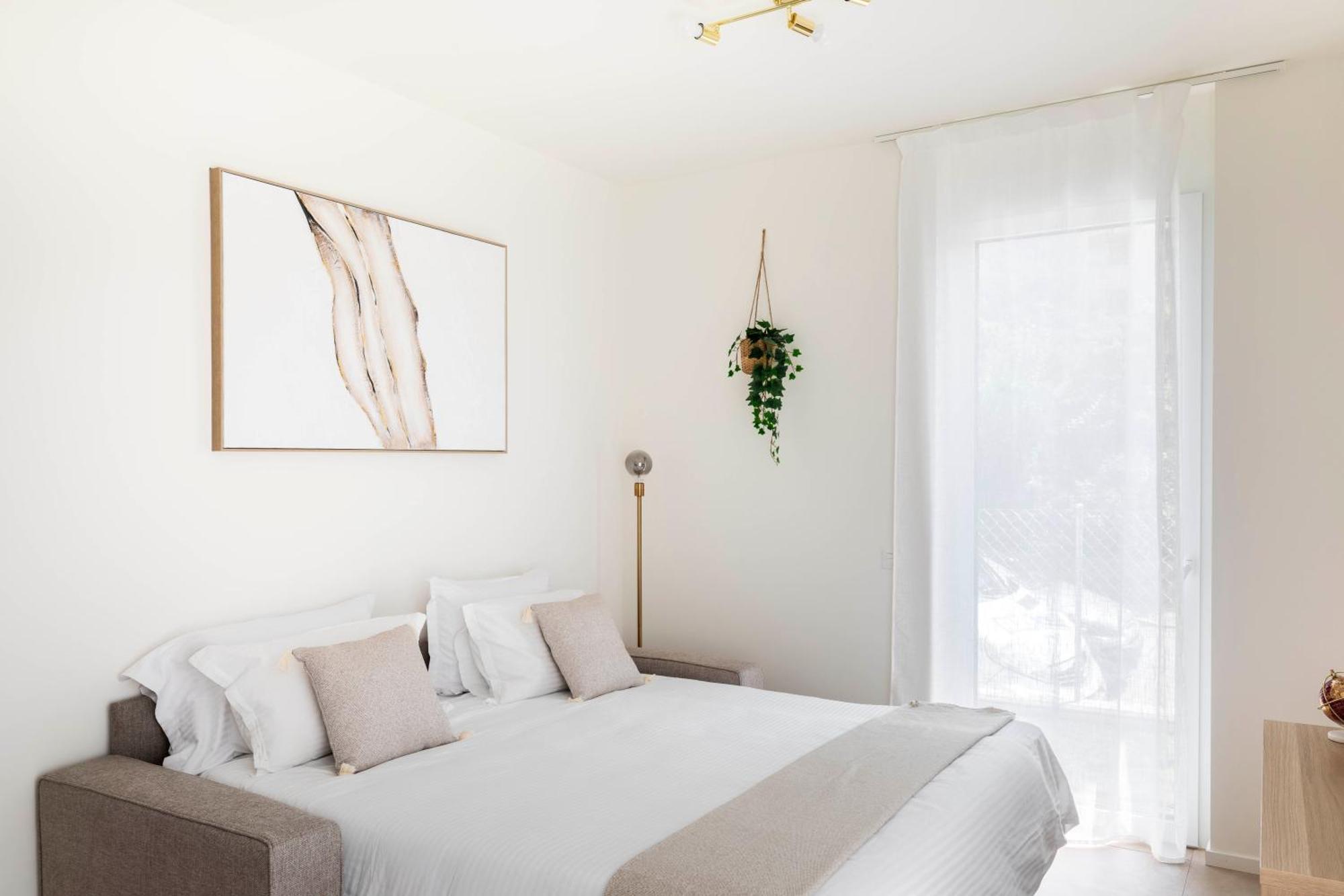 Regalia Suites - Free Parking Лугано Экстерьер фото
