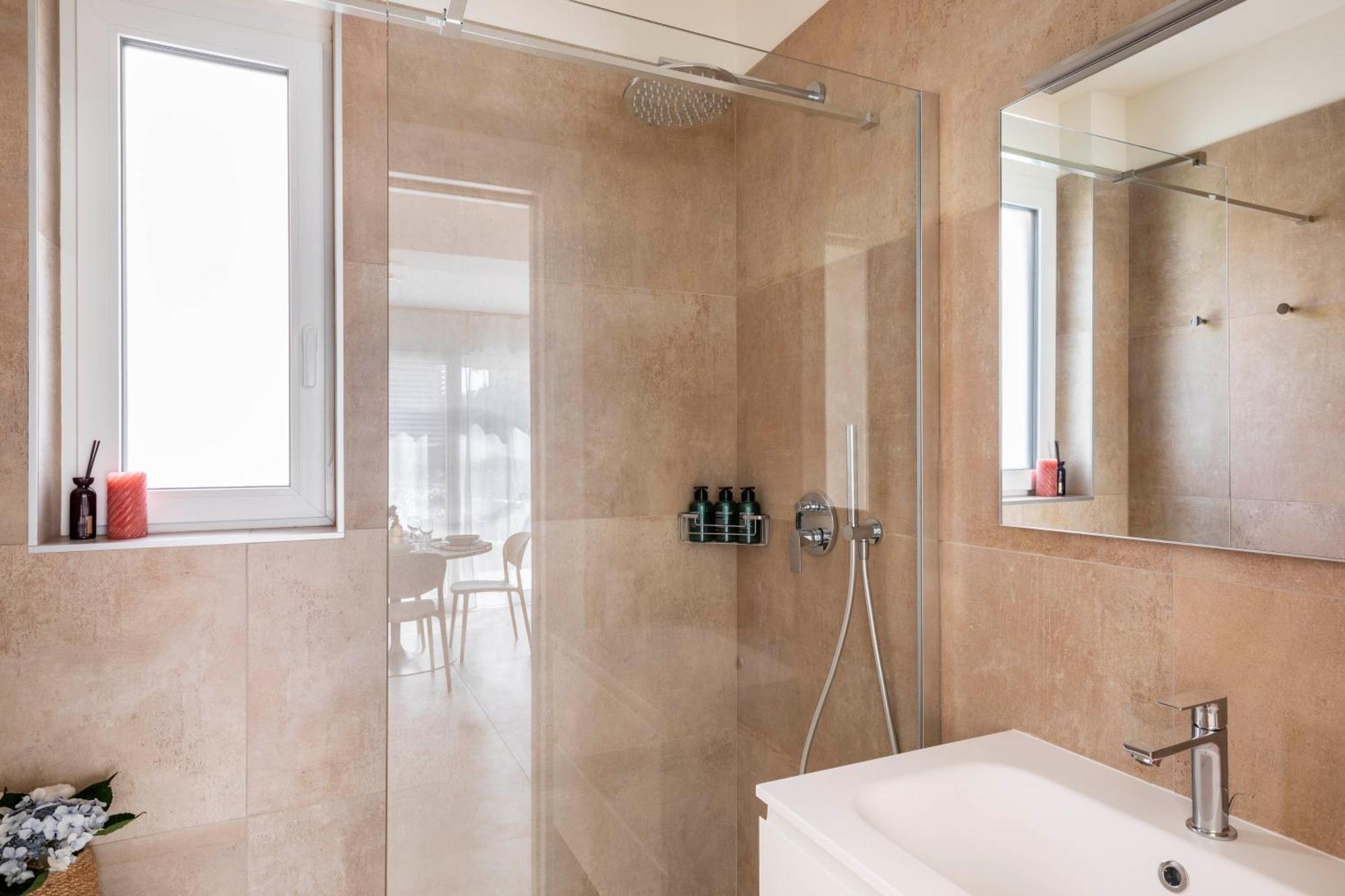Regalia Suites - Free Parking Лугано Экстерьер фото