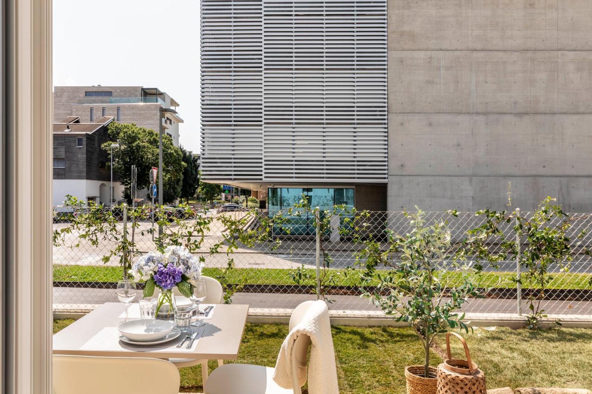 Regalia Suites - Free Parking Лугано Экстерьер фото