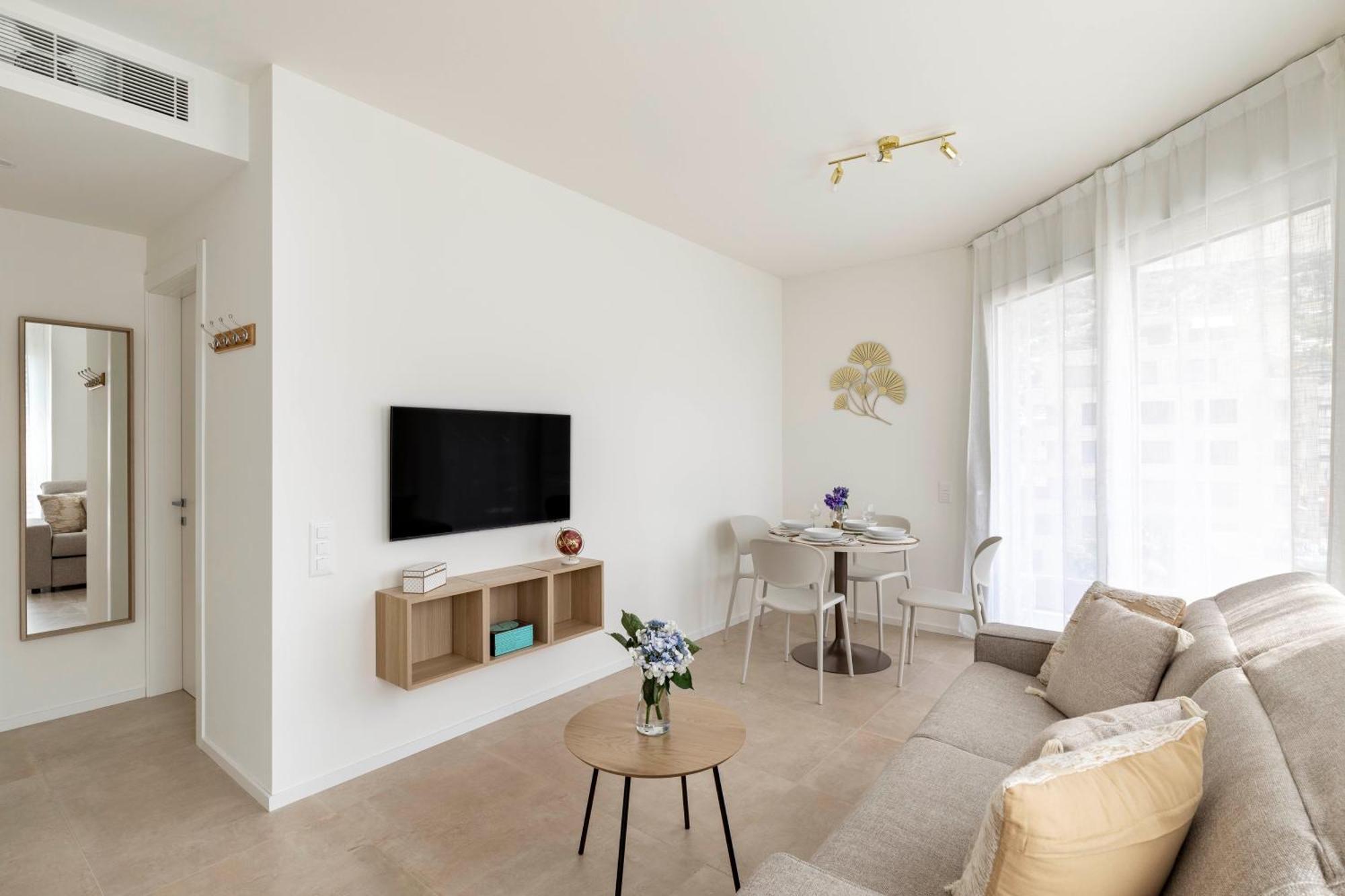 Regalia Suites - Free Parking Лугано Экстерьер фото