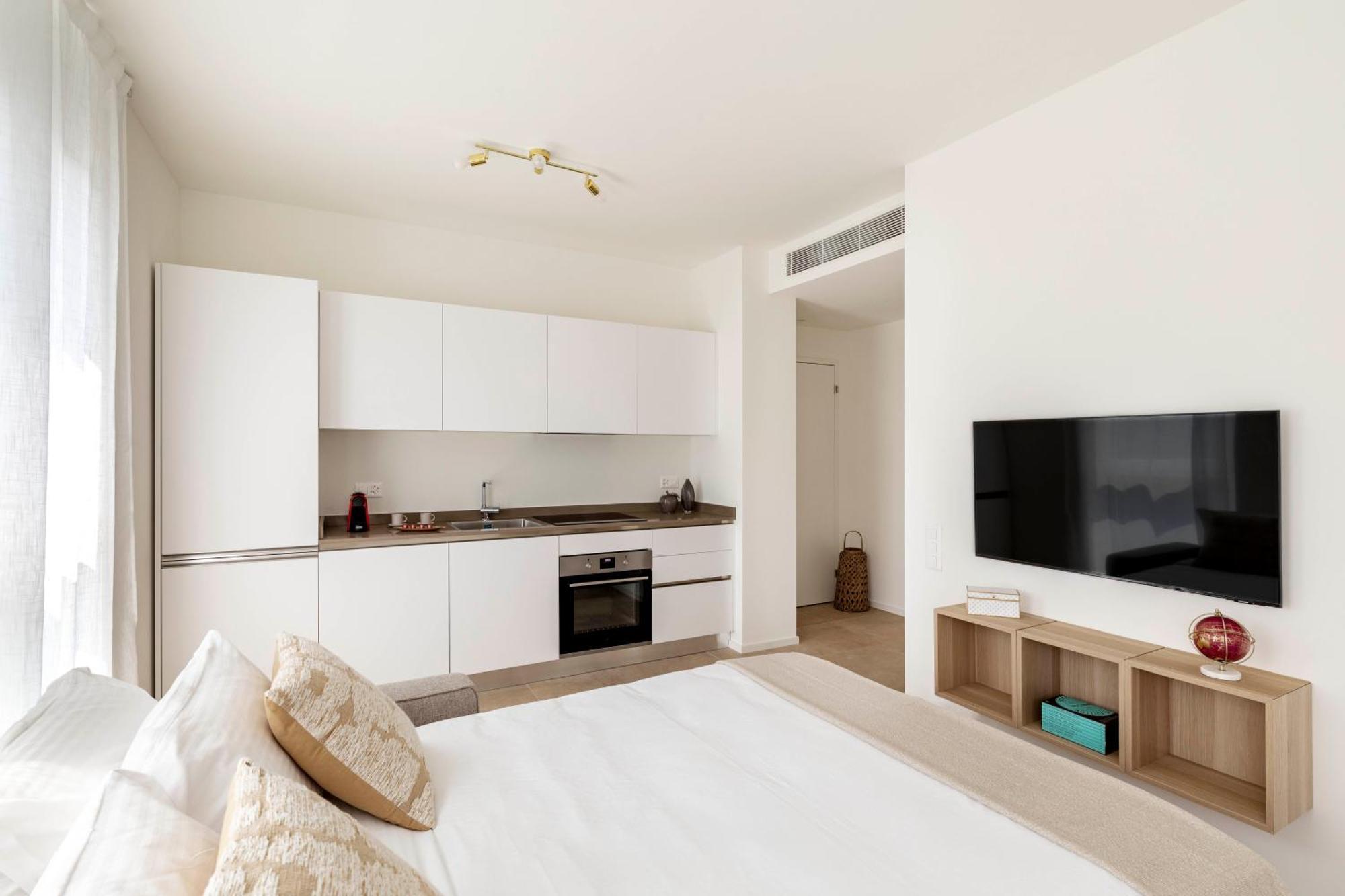 Regalia Suites - Free Parking Лугано Экстерьер фото