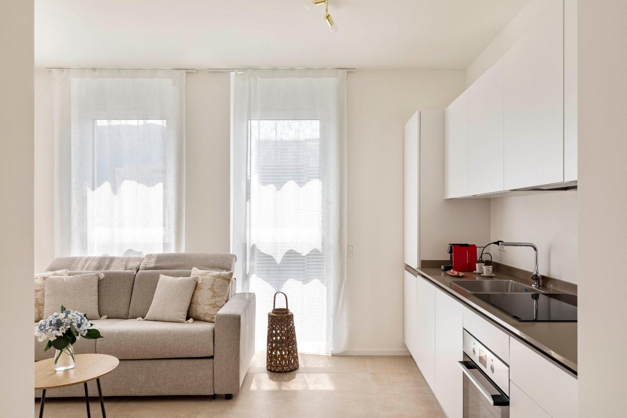 Regalia Suites - Free Parking Лугано Экстерьер фото